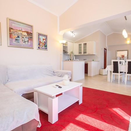 Villa Michelle Karojba المظهر الخارجي الصورة