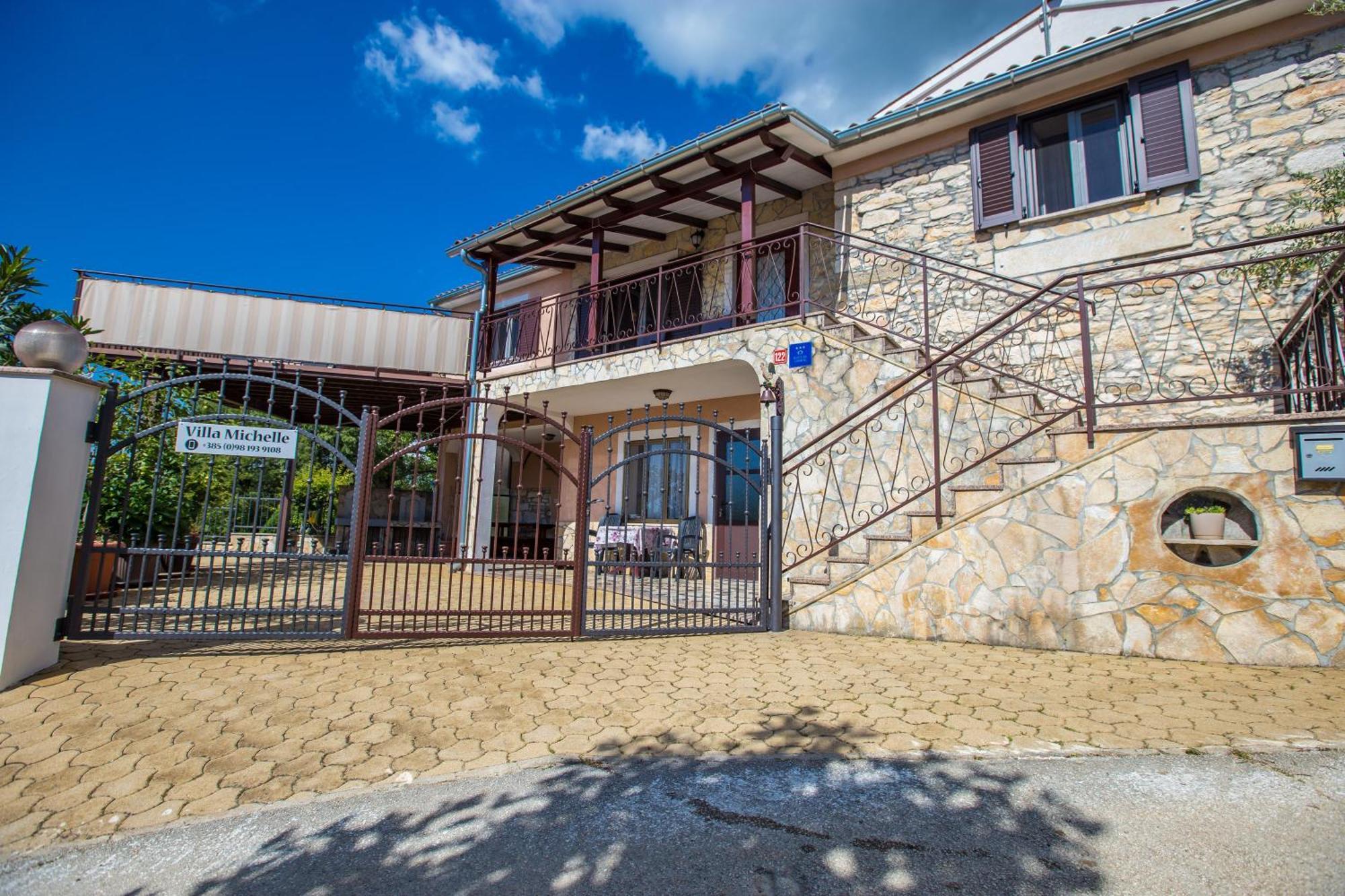 Villa Michelle Karojba المظهر الخارجي الصورة