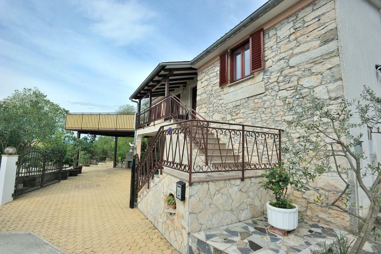 Villa Michelle Karojba المظهر الخارجي الصورة