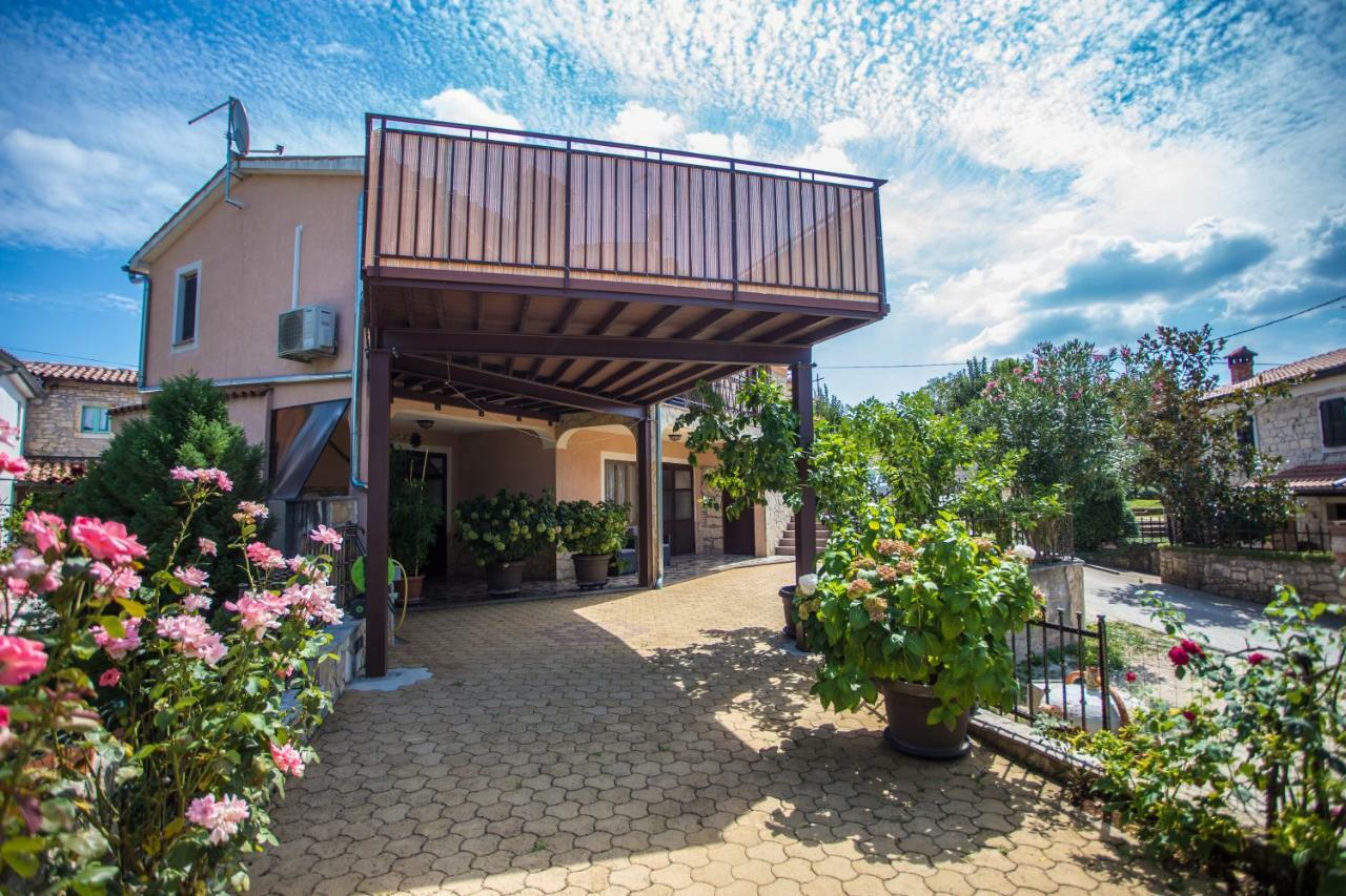 Villa Michelle Karojba المظهر الخارجي الصورة