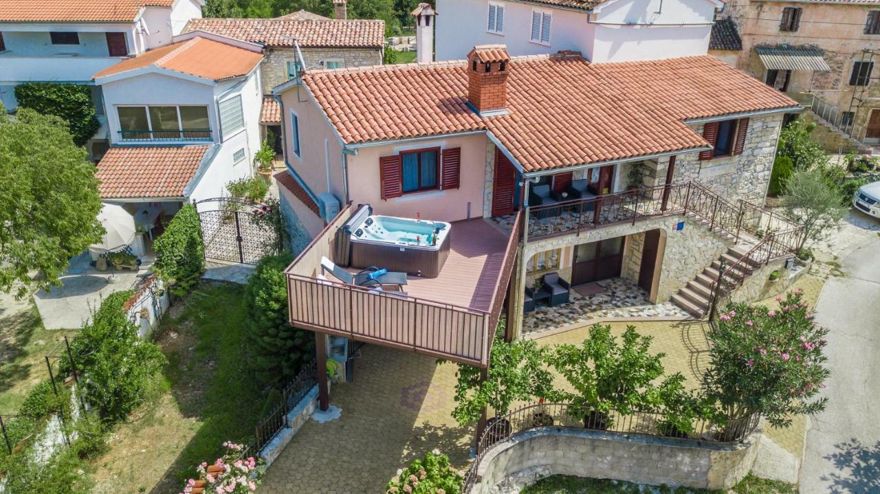 Villa Michelle Karojba المظهر الخارجي الصورة